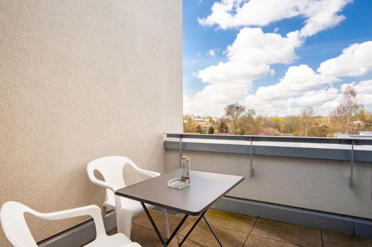 Beautiful Room With Balcony Direction To Messe Hanóver Exterior foto