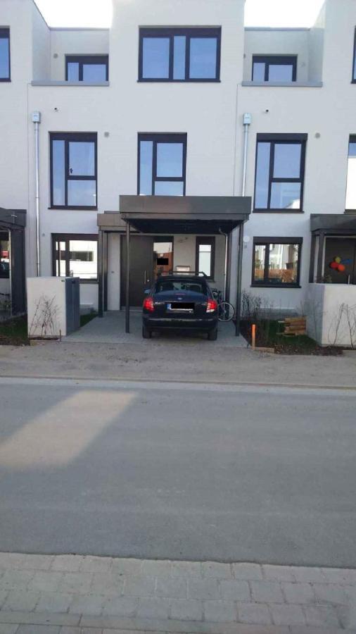 Beautiful Room With Balcony Direction To Messe Hanóver Exterior foto